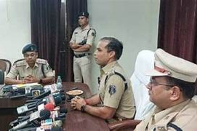दुर्ग एस पी ने तीन पुलिस कर्मियों पर कारवाही,एक ए एस आई सस्बेंड और दो  को किया लाइन अटैच...