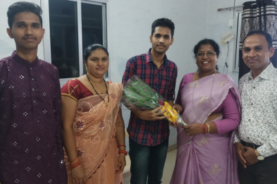 स्वामी आत्मानंद अंग्रेजी माध्यम के कक्षा 12वीं मैथ्य विष्य 91.6 प्रतिशत एवं जिले मंे 6वॉ स्थान प्राप्त करने पर तनिश कुमार साहू को महापौर ने दी बधाई