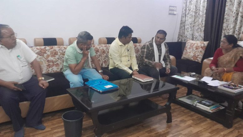 चिखली अण्डर ब्रिज निर्माण एवं स्टेशन पारा में पानी की समस्या के लिये महापौर ने रेल्वे तथा निगम के अधिकारियों से की चर्चा