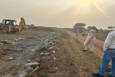 अवैध प्लाटिंग और अतिक्रमण पर चला प्रशासन का बुलडोजर, 310 हाईवा रेत, 134 हाईवा मुरुम जब्त...