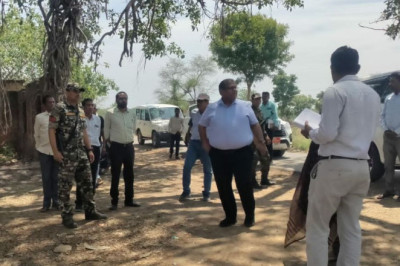 कलेक्टर अग्रवाल ने जिले के दूरस्थ क्षेत्र के गांव माड़ागांव, दीवानमुड़ा, झाखरपारा एवं सूपेबेड़ा का किया सघन दौरा