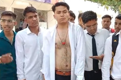 आयुर्वेदिक कॉलेज में रैगिंग: सीनियर ने फर्स्ट ईयर के छात्रों को बनाया मुर्गा, पिटाई के दौरान फाड़े कपड़े, थाने पहुंचे स्टूडेंट्स