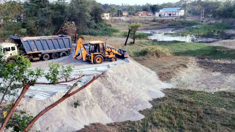 भर्राशाही…, तालाब को राखड़ से पाटने दे दी सरपंच को अनुमति, कलेक्टर से हुई शिकायत…