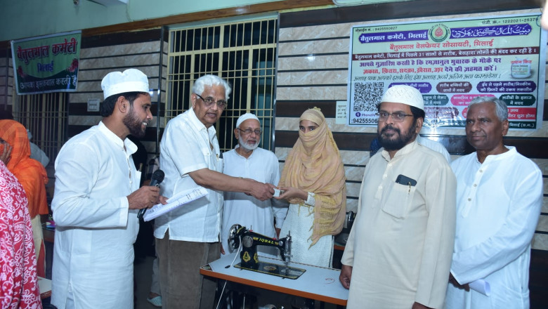 बैतुलमाल वेलफेयर सोसाइटी बैतुलमाल कमेंटी भिलाई ने 11 जरूरतमंद लोगों को रोजगार के लिए हाथ ठेले और 15 प्रशिक्षित महिलाओं को सिलाई मशीन वितरित कर  ईद मिलन एवम वार्षिक सम्मेलन  का आयोजन किया