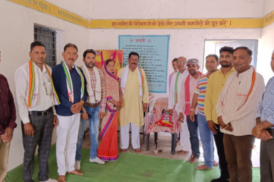 खुज्जी विधायक भोलाराम साहू ने दी झीरम घाटी के शहीदों को विनम्र श्रद्धांजलि कुमरदा मे झीरम घाटी के शहीदों को दी विनम्र श्रद्धांजलि