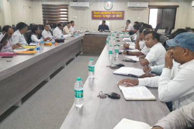 कलेक्टर एस जयवर्धन ने ली स्कूल शिक्षा विभाग की विभागीय समीक्षा बैठक