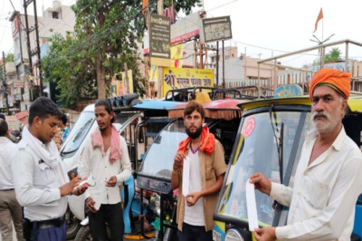 रायपुर ट्रैफिक पुलिस ने दिखाई सख्‍ती, चौराहों पर नो पार्किंग में खड़े 248 आटो चालकों का कटा चालान