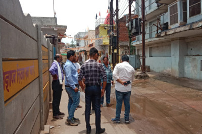 सुमीत बाजार के संचालक को सड़क पर बेवजह पानी बहाना पड़ा महँगा,भरना पड़ा नगर निगम को 2 हज़ार का जुर्माना