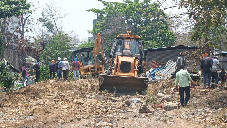 रायपुर में होटल बेबीलॉन के खिलाफ प्रशासन की बड़ी कार्रवाई, नाले पर किये गए अतिक्रमण को बुलडोजर चलाकर किया ध्वस्त...