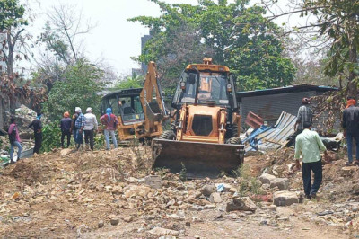 रायपुर में होटल बेबीलॉन के खिलाफ प्रशासन की बड़ी कार्रवाई, नाले पर किये गए अतिक्रमण को बुलडोजर चलाकर किया ध्वस्त...