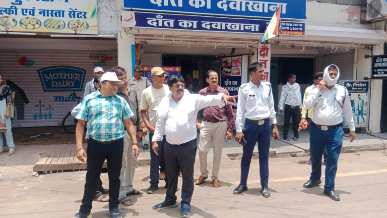 आयुक्त की मौजूदगी में टीम अमला ने मोती काम्प्लेक्स से लेकर तकिया पारा तक 35 जगहों से हटवाया सड़क किनारे से अतिक्रमण, दोबारा अतिक्रमण करने पर कार्यवाही की दी चेतावनी....
