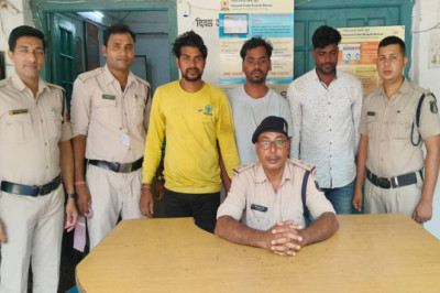 नशे में धुत युवकों ने पुलिसकर्मी की वर्दी फाड़ी, तीनों आरोपी गिरफ्तारी...