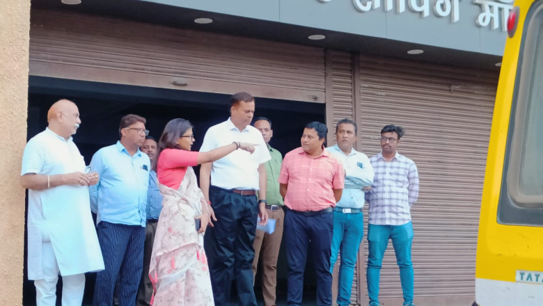 संभागायुक्त एवं कलेक्टर ने किया अधिकारियों के साथ निगम क्षेत्र के दुकानों का निरीक्षण,