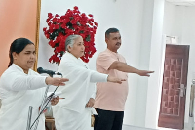 विश्व तम्बाकू निषेध दिवस के अवसर भिलाई पॉवर हाउस  रेल्वे स्टेशन में नशा मुक्ति आध्यात्मिक प्रदर्शनी*