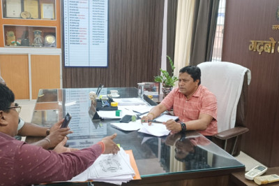 आयुक्त ने की राजस्व वसूली की समीक्षा राजस्व अधिकारी/सहायक राजस्व निरीक्षकों की ली क्लास,