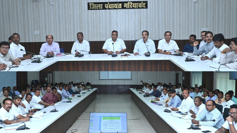 स्कूली बच्चों के बेहतर परिणाम के लिए शिक्षक शुरू से ही ध्यान दे कलेक्टर ने ली स्कूल शिक्षा विभाग की विभागीय समीक्षा बैठक
