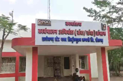 ट्रांसफार्मर शिफ्टिंग के दौरान करंट से कर्मचारी की मौत, एई सस्पेंड...