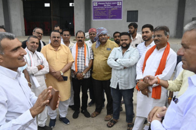 राजनीतिक दलों के प्रतिनिधियों ने किया मतगणना केंद्र का अवलोकन