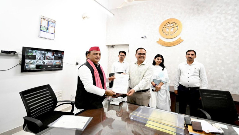 लोकसभा चुनाव 2024 : अखिलेश यादव पहुंचे कन्नौज, कलेक्ट्रेट से जीत का लिया प्रमाण पत्र...