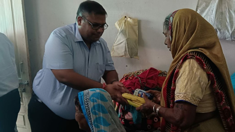 कलेक्टर अग्रवाल ने किया वृद्धाश्रम का आकस्मिक निरीक्षण कलेक्टर ने वृद्धजनों के मेडिकल सुविधा एवं भोजन व्यवस्था की जानकारी ली