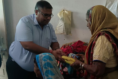 कलेक्टर अग्रवाल ने किया वृद्धाश्रम का आकस्मिक निरीक्षण कलेक्टर ने वृद्धजनों के मेडिकल सुविधा एवं भोजन व्यवस्था की जानकारी ली