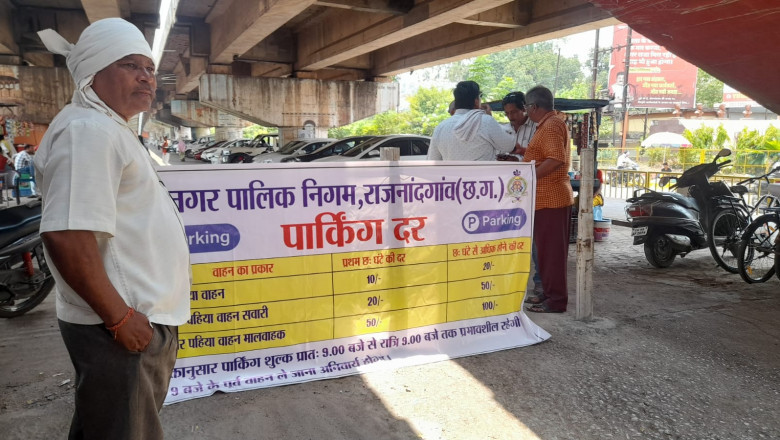 फ्लाई ओव्हर के नीचे महावीर चौक से गुरूद्वारा चौक तक सुचारू पार्किंग के लिये आयुक्त ने कर्मचारियों को सौपा दायित्व