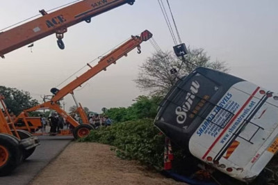 वैष्णो देवी के दर्शन करके छत्तीसगढ़ लौट रहे थे श्रद्धालु, UP में पलटी बस, मासूम बच्ची समेत 2 की मौत, 35 लोग घायल, बढ़ सकती है मृतकों की संख्या...