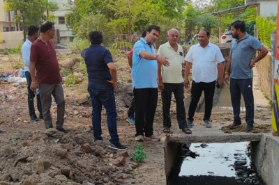 नाला सफाई व्यवस्था का महापौर एवं आयुक्त ने लिया जायजा: बरसात के मद्देनजर कार्य को मिशन मोड़ पर करने निर्देश: