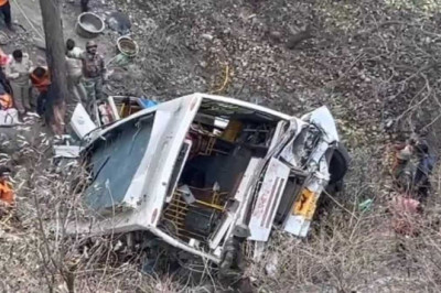 श्रद्धालुओं की बस पर आतंकी हमला, UP के 2 लोगों की मौत 33 घायल, CM योगी ने अधिकारियों दिए अहम निर्देश...