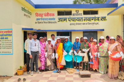 स्वच्छ भारत मिशन ग्रामीण, ग्राम पंचायत व जनपद पंचायत के द्वारा घरेलू कचरा प्रबंधन में कार्यरत महिला समूह को सहायक सामग्री प्रदान की