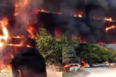 छत्तीसगढ़: बलौदाबाजार में कलेक्टर ऑफिस में हंगामा, भीड़ ने गाड़ियों में आगजनी की, जानें क्या है मामला