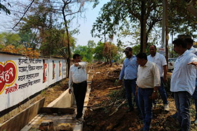 महापौर ने गुणवत्ता एवं पानी के समुचित बहाव हेतु नाली के स्लोप मेंनटेन पर विशेष ध्यान दिया ...