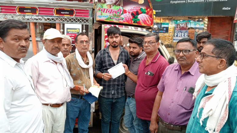 अवैध रूप से सड़क पर ठेला लगाकर व्यापार करने वालो पर निगम ने की चालानी कार्यवाही