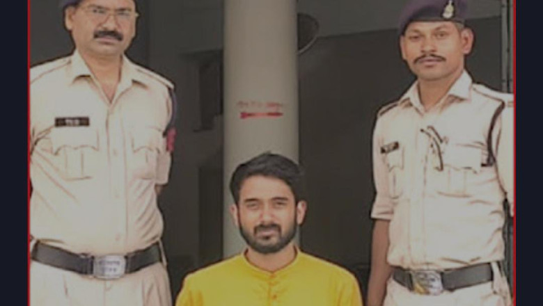 CG - नाबालिक गर्लफ्रेंड के शौक पूरा करने के चक्कर में प्रेमी बना चोर , चोरी के पैसे से करता था ऐश, मुखबिर से मिली सूचना पर नाबालिक लड़की और आरोपी से पूछता के दौरान मामले का हुआ खुलासा.....