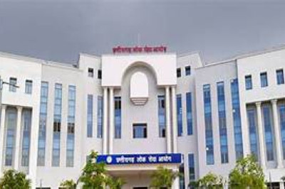 रायपुर के पंडित रविशंकर शुक्ल यूनिवर्सिटी में बवाल, एग्जाम के पहले ही दिन LLB छात्रों को मिला गलत पेपर, जमकर हंगामा...