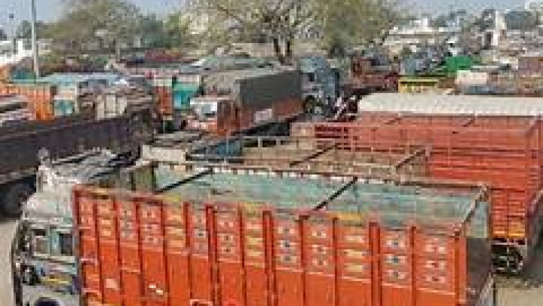 दुर्ग में बड़े स्क्रैप कारोबारी के छापेमारी, माल समेत तीन ट्रक हुए जब्त; लाखों में कीमत...