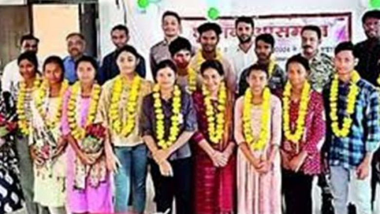नक्सलियों के गढ़ में बंदूक की जगह कलम ने दिखाई ताकत, 55 छात्रों ने NEET और JEE परीक्षा पास की