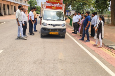 कलेक्टर अग्रवाल ने सिकल सेल जागरूकता रथ को हरी झंडी दिखाकर किया रवाना