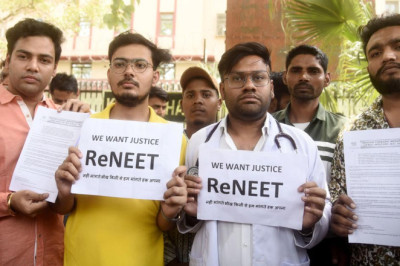 'नीट' की काउंसलिंग रोकने और एनटीए की  पूरी प्रक्रिया की एसआईटी से जांच कराने की मांग