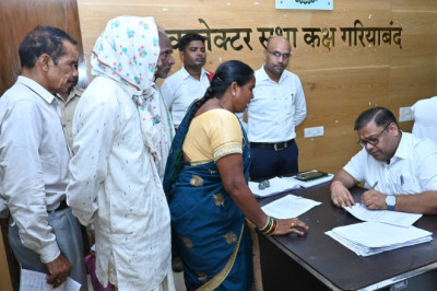 कलेक्टर श्री अग्रवाल ने जनचौपाल में सुनी आम नागरिकों की समस्याएं जन चौपाल में मिले 53 आवेदन...
