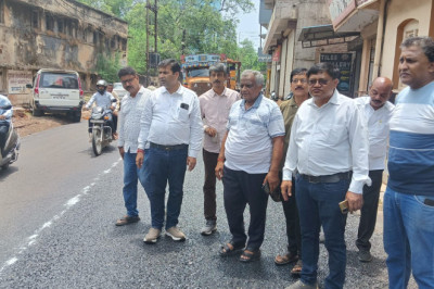 महापौर धीरज बाकलीवाल ने किया डामरीकरण कार्य निरीक्षण के दौरान,क्वालिटी बेहतर रखने दिये सख्त निर्देश...