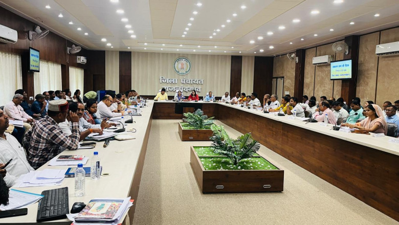 जिला पंचायत की साधारण सभा की बैठक आयोजित जिला पंचायत अध्यक्ष गीता घासी साहू ने अधिकारियो को किया निर्देशित