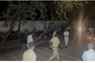 दुर्ग में बछड़े का कटा सिर मिलने पर बवाल:देर रात हिंदू संगठनों ने घेरा थाना, पुलिस ने किया लाठीचार्ज, बोली-कुत्ता ले आया था