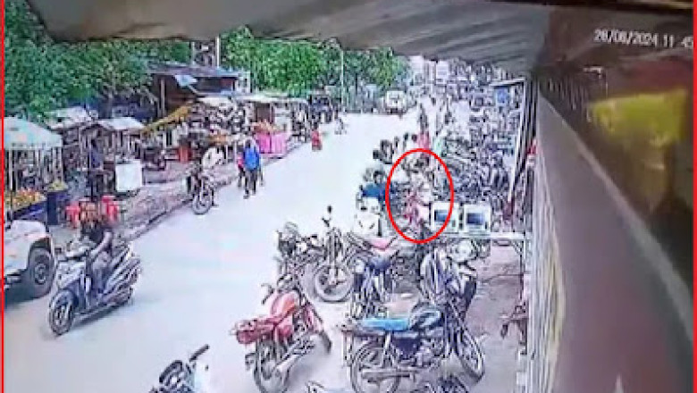 छत्तीसगढ़ में साक्षी हत्याकांड जैसा मामला , सरेआम नकाबपोश शख्स ने युवती को चाक़ू से गोदकर उतारा मौत के घाट , आरोपी फरार..
