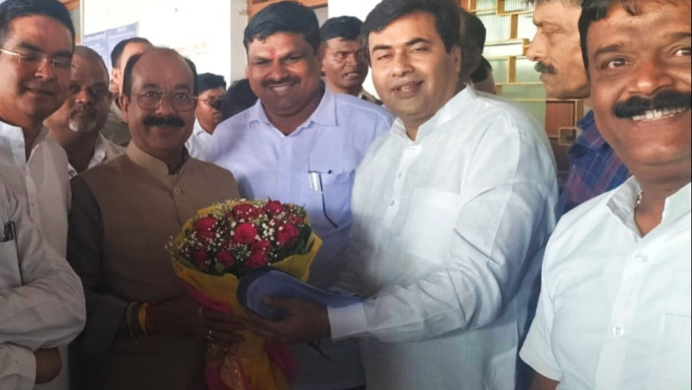 उपमुख्यमंत्री व नगरीय प्रशासन मंत्री अरुण साव से महापौर धीरज बाकलीवाल ने की मुलाकात,शहर में विकास कार्य कराने हेतु सौंपा ज्ञापन...