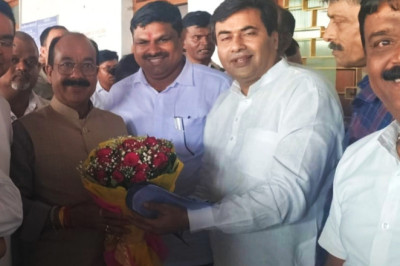 उपमुख्यमंत्री व नगरीय प्रशासन मंत्री अरुण साव से महापौर धीरज बाकलीवाल ने की मुलाकात,शहर में विकास कार्य कराने हेतु सौंपा ज्ञापन...