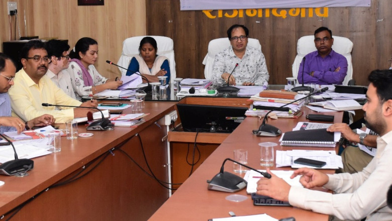 कलेक्टर की अध्यक्षता में जिला बाल कल्याण एवं संरक्षण समिति की बैठक संपन्न