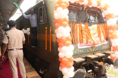 श्री रामलला दर्शन (अयोध्या धाम) के लिए 850 तीर्थयात्री के साथ दुर्ग से चौथी स्पेशल ट्रेन से हुई रवाना