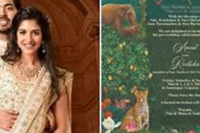 सोने-चांदी से बना कार्ड वायरल,अक्षय कुमार के घर शादी का कार्ड देने खुद पहुंचे अनंत अंबानी...