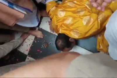 नाक रगड़कर मांगी माफी पंडित प्रदीप मिश्रा ने राधा रानी से,राधारानी पर दिया था विवादित बयान...